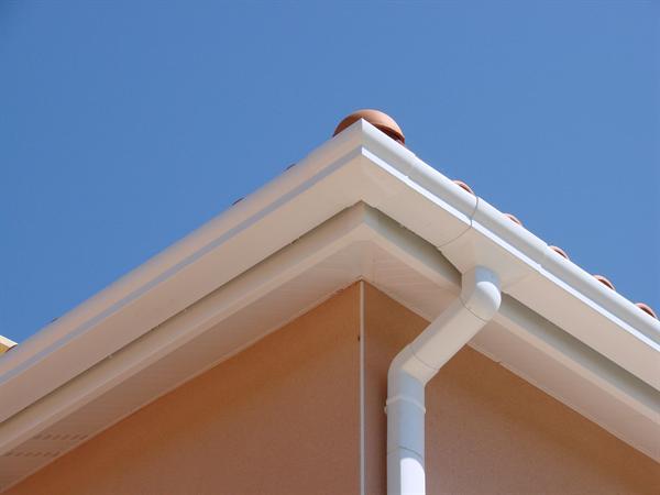Belriv® Basic, la solution en PVC cellulaire d'habillage pour débord de toiture