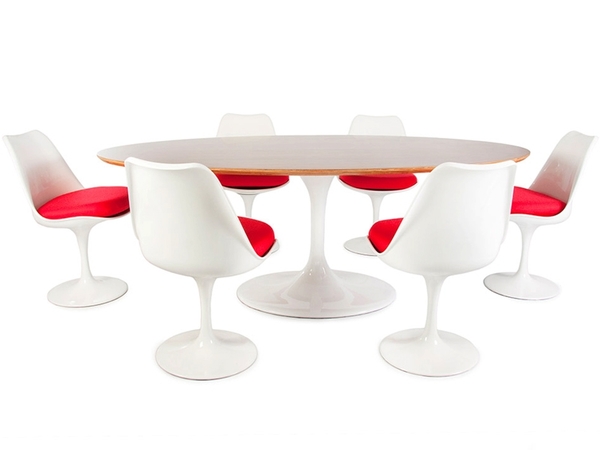 Table ovale Saarinen et 6 chaises